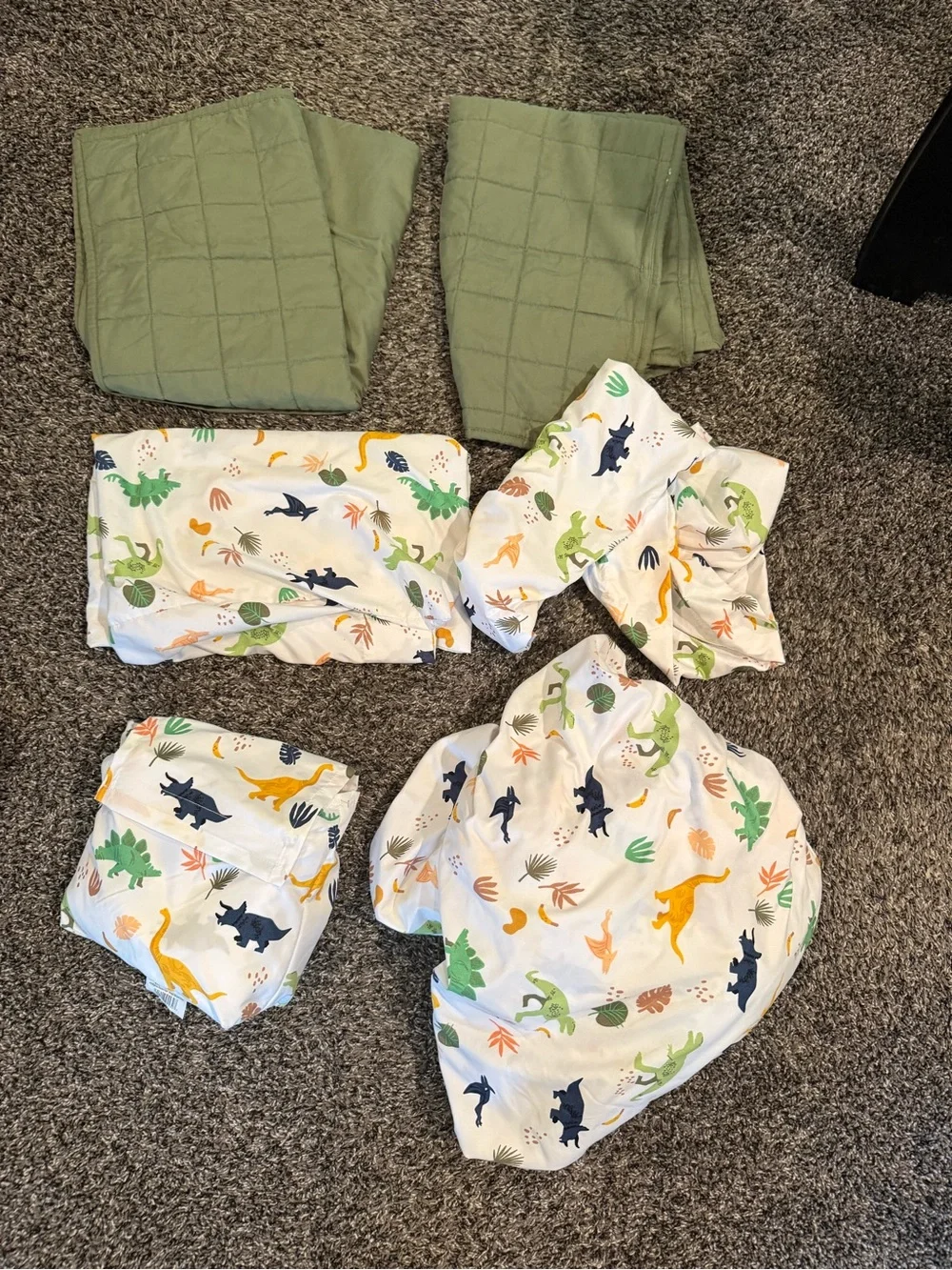 Pillow fort Dinosaur Bedding Set (queen sized)- Lightweight Bedding
